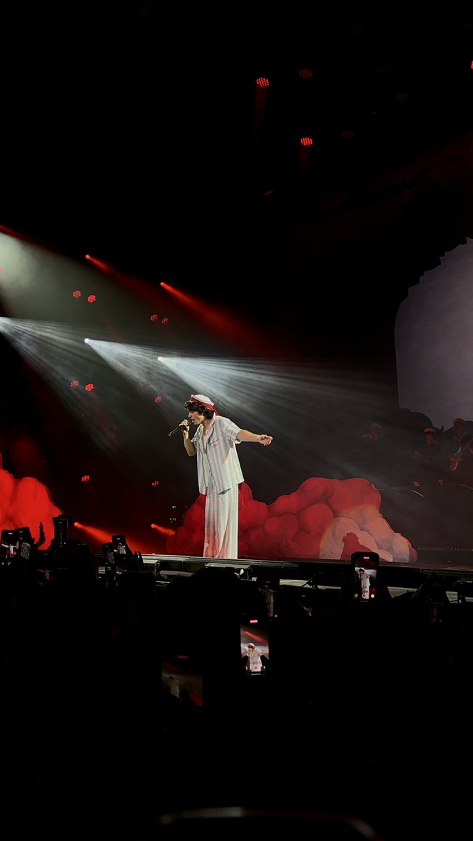 Te amo <a href="/conangray/">conan gray</a> mi yo de 13 no se creería que te vería tan cercas y gritaría a todo pulmón en tu concierto