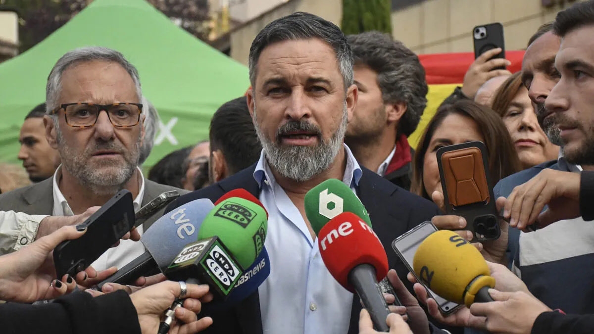 ✅ Vox denuncia al PSOE ante la Fiscalía por financiación ilegal y blanqueo de capitales.

✅ Abascal quiere «llegar hasta el fondo» tras conocerse que circulan sobres «con dinero en efectivo» en Ferraz.

🚨 El presidente de Vox, Santiago Abascal, ha anunciado la interposición de