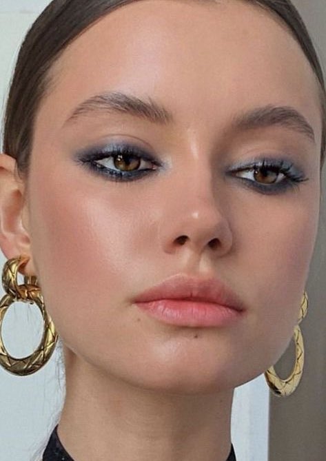 jiaa_xo's tweet image. whenever I’m intimidated by a eyeshadow colour I apply it almost like a liner close to my eyelashes just like this