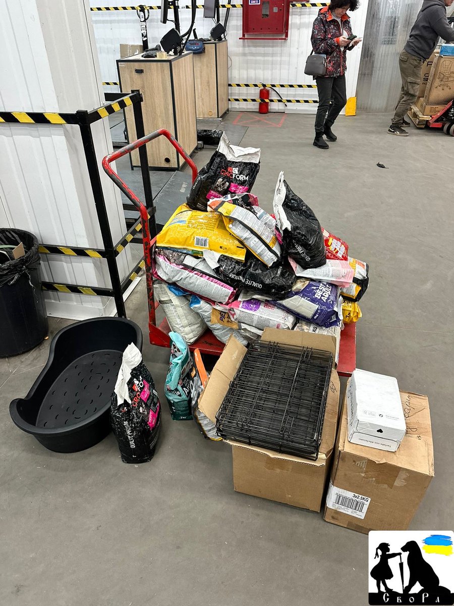 I am so pleased that they do not forget about the animals that are left without a home. But friends can support at a distance. All this food will go to the shelter and the military 💛💙