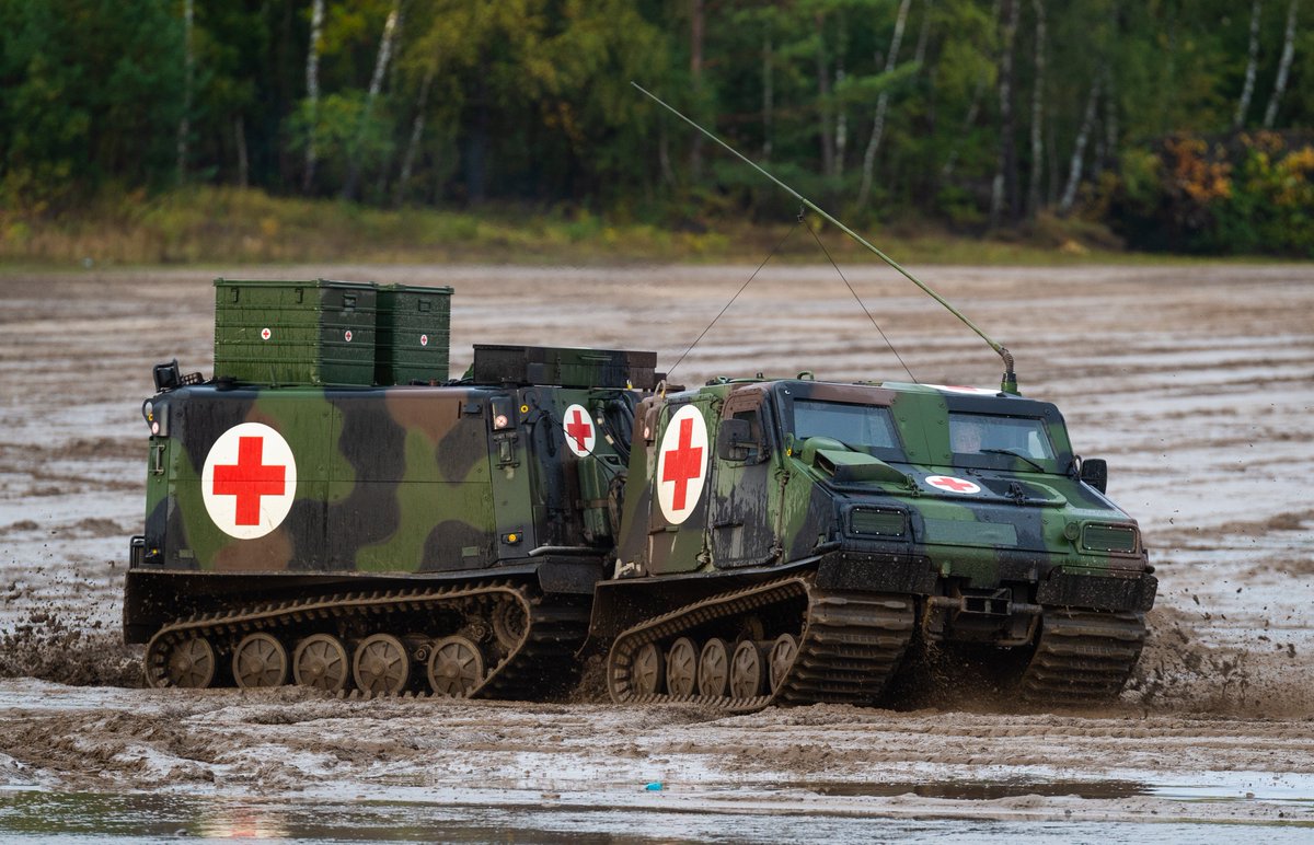 WarNewsPL1's tweet image. 🇺🇦🇧🇪
Belgijska firma John Cockerill dostosuje ponad 113 pojazdów do roli karetek pogotowia dla Sił Zbrojnych Ukrainy.

Plany zakładają modernizację 11 pojazdów terenowych Bv 206 oraz 102 ciężarówek Unimog 4000.