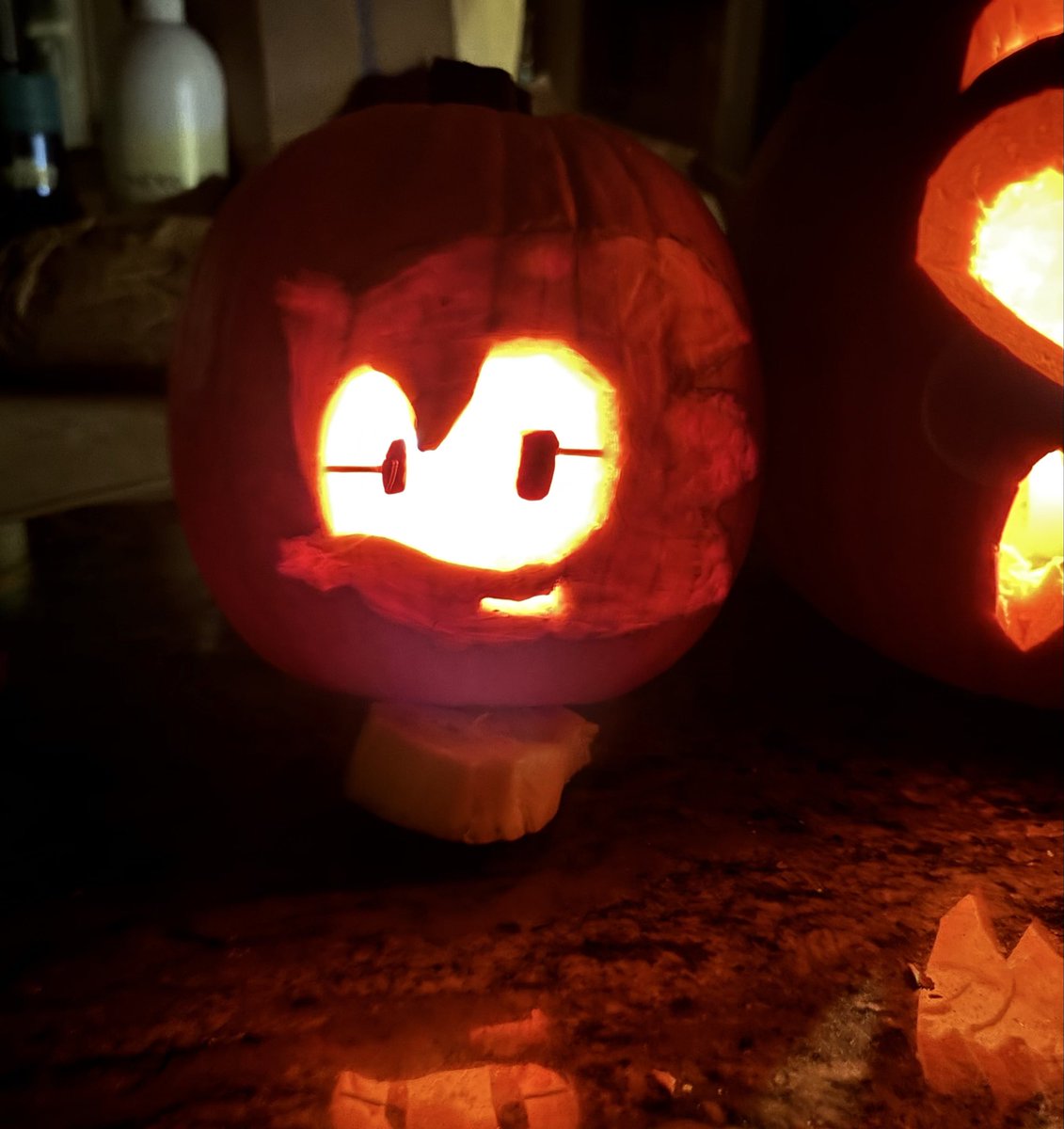 very proud of my sonic pumpkin! 
first time carving too 🔥🔥🔥😼