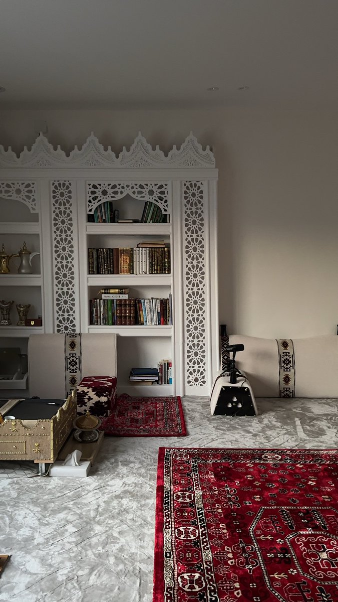 وتشاءُ أنت من البشائر قطرةً 
ويشاءُ ربُك أن يُغيثك بالمطر 

وتشاءُ انت من الأماني نجمةً 
ويشاءُ ربُك أن يُناولك القمر

نفس الزاوية:
[قبل]                                                                 [بعد]