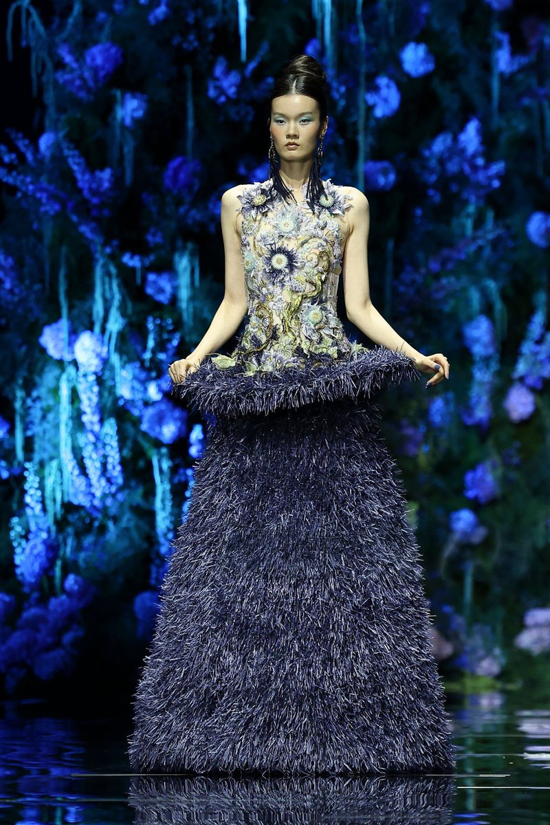 izzah_vl's tweet image. a complete look at guo pei ss&apos;26 couture titled &apos;gilternity: an everlasting radiance&apos; ⋆