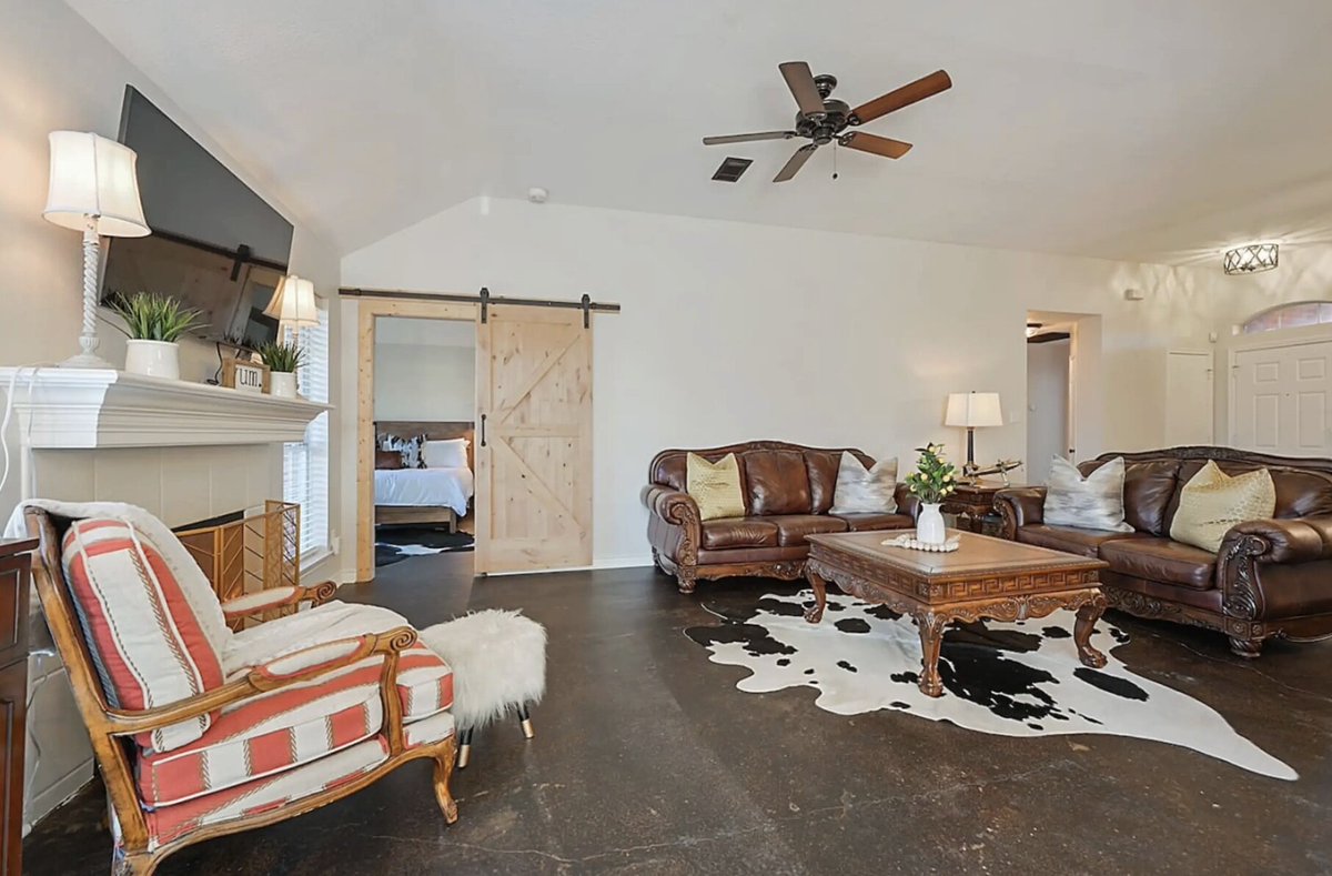 AVRaggierentals's tweet photo. Forget boring hotel rooms! The Rustic Aggie is your perfect Aggieland retreat—blending rustic charm with modern comfort.

Book your stay now! ▶️ https://t.co/RT3qiU1RmG

#RusticAggie #AggielandVacationRentals #TAMU #KyleField #Aggies #GigEm #VacationRental #PetFriendly https://t.co/916WHDFkL4