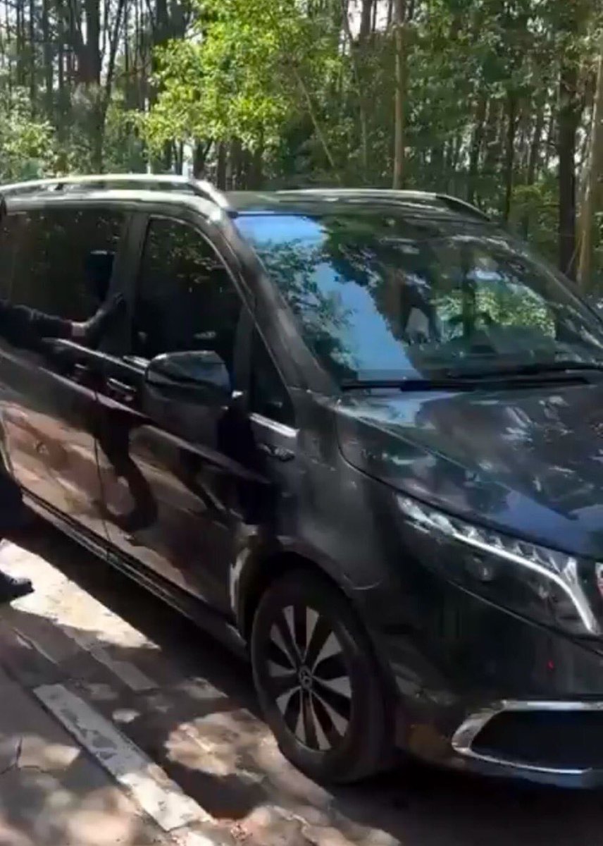 اليوم تم تداول ذا المقطع للحظة مداهمة واعتقال شباب سعوديين من قبل قوات الامن الخاصة الروسية، والبعض افتى بالموضوع وقال انهم ممكن دخلو مكان ممنوع وغيرها…!! 

شف المقطع ⬇️تحت

#السناب