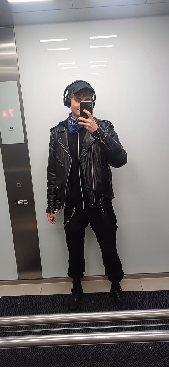 Ludzie jak tyle lajkow to macie jeszcze zdjęcie z windy z przed kilku dni 😆