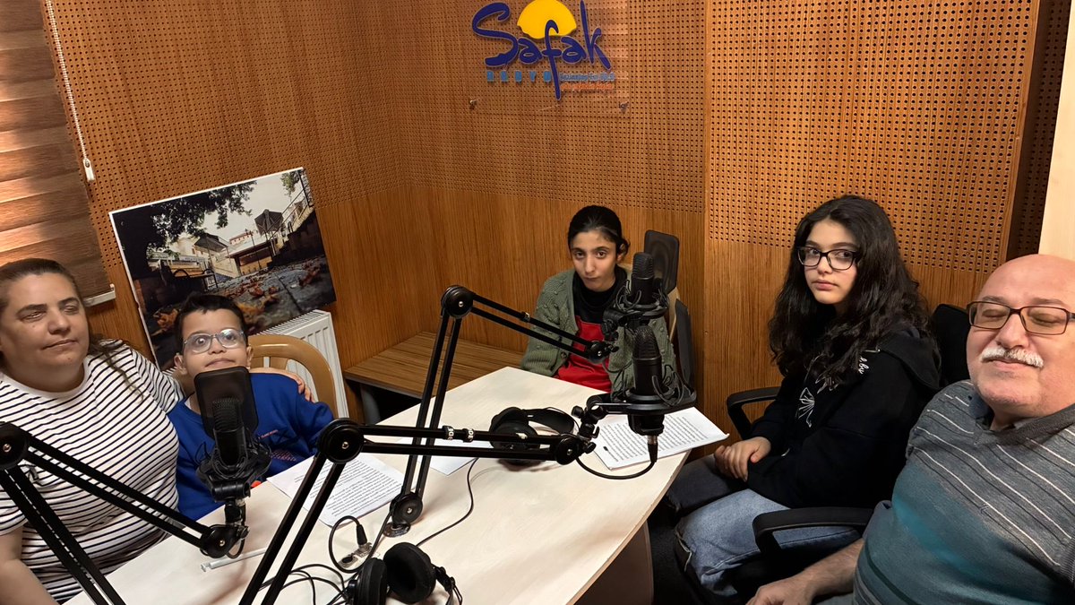Okulumuz Gap Görme Engelliler Okulu, Gaziantep Büyükşehir Belediyesi ve Şafak Radyo ile Noktaların Sesi adlı çocuk programı projemize başladık. Her pazartesi günü saat 10:30 da Şafak Radyo da buluşacağız.