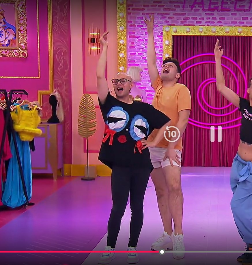 bueno salgo en drag race no como salir pero me entendeis