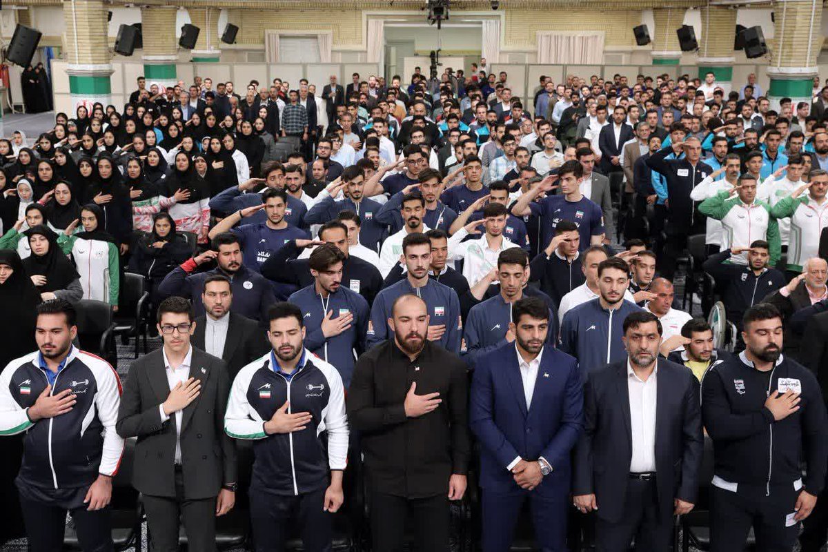 Karbala143's tweet photo. همه برای ایران و ایرانی ایستادند تا پرچم ایران در قله باشد.
قهرمانان خداقوت https://t.co/GPQ9yLj41P