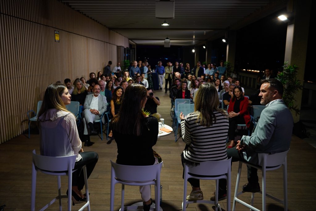 La concejal de Innovación del @ajuntamentvlc, Paula Llobet, da la bienvenida a la cena inaugural de The Gap in Between 2025, junto a representantes de @asindown, <a href="/socialnest_org/">Social Nest Foundation | Making impact grow</a>, <a href="/investinvlc/">The Invest in Valencia Office</a> y Cámara de Comercio de València. 🤝🏼 #TheGIB2025