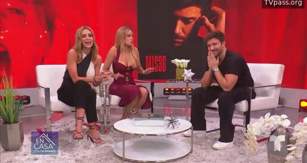 #EnCasaConTelemundo que fantasía <a href="/Cris_Porta/">Cristina Porta 🤍</a> entrevistando al gran <a href="/pabloalboran/">Pablo Alborán</a> 🇪🇸