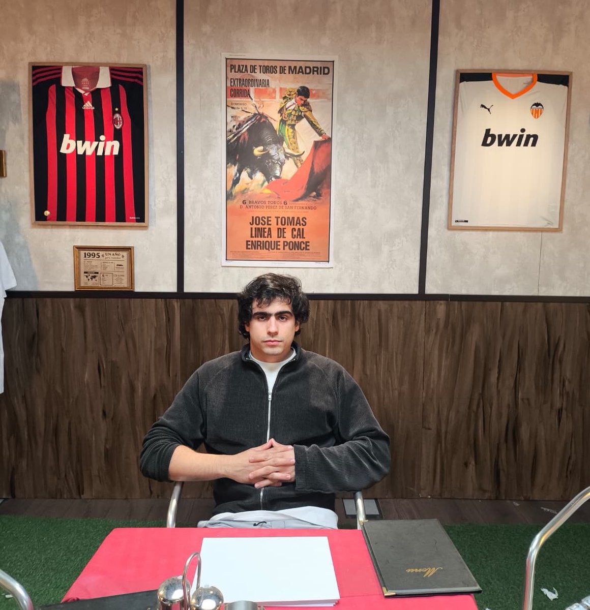 ⚽️ Este tío de aquí dice no sé qué de una tal Carolina 

🟣 Empezamos en 5 minutos

👉🏼 ENTRA: twitch.tv/linea_d_cal