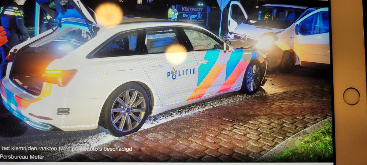 <a href="/Linda_Zsluis/">Linda ☀️☕️</a> <a href="/POL_Overijssel/">Politie Overijssel</a> Witte bus is aangehouden hoor