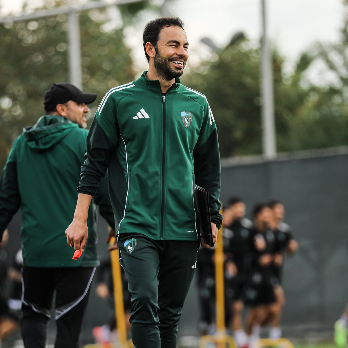 Kocaelispor Teknik Direktörü Selçuk İnan: Alanyaspor maçı, göreve geldiğimizden bu yana geride kalan haftalardaki en önemli maçımız olacak. Taraftarımıza çok ihtiyacımız var. Onlarla birlikte güçlüyüz, onlar yoksa eksiğiz.

🔗 <a href="/GokhannBesiktas/">Gökhan Beşiktaş</a>