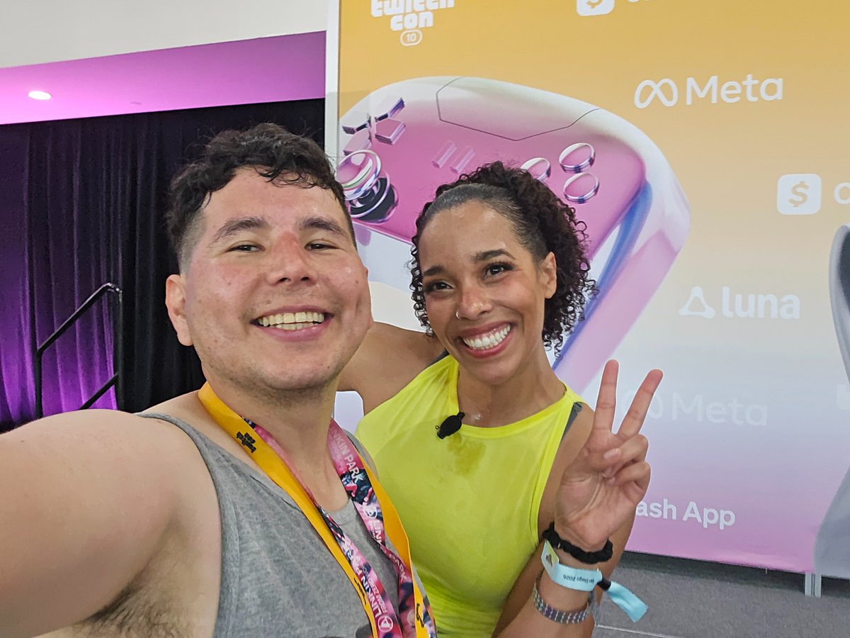 Last year's pro remembered this Tiny Dancer. First autograph accomplished!! #TwitchCon25