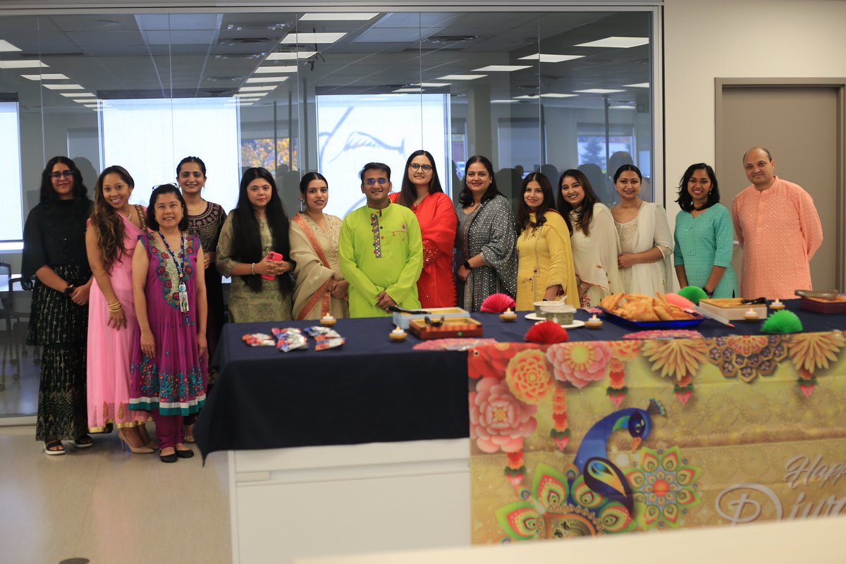 PolarisTrans's tweet image. Our office lit up today, not just with decorations but with the spirit of Diwali! 🌟
From colourful displays &amp;amp; traditional attire to sharing festive snacks, our team came together to celebrate the #FestivalofLights.
We hope today brings you peace, joy and prosperity!