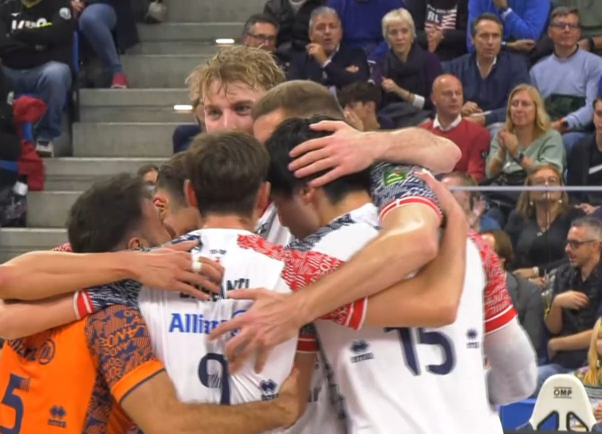 everytime milano does group hug, reggers looks like 𝓘 𝓹𝓻𝓸𝓽𝓮𝓬𝓽 𝓽𝓱𝓮 𝓯𝓪𝓶𝓲𝓵𝔂
