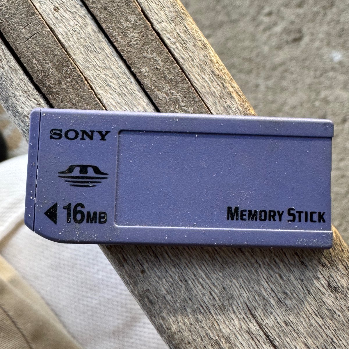 Erik van Eykelen (@hackteck) on Twitter photo Found this relic of the past while emptying a drawer. Can you imagine, 16 MB not GB. Found this relic of the past while emptying a drawer. Can you imagine, 16 MB not GB.