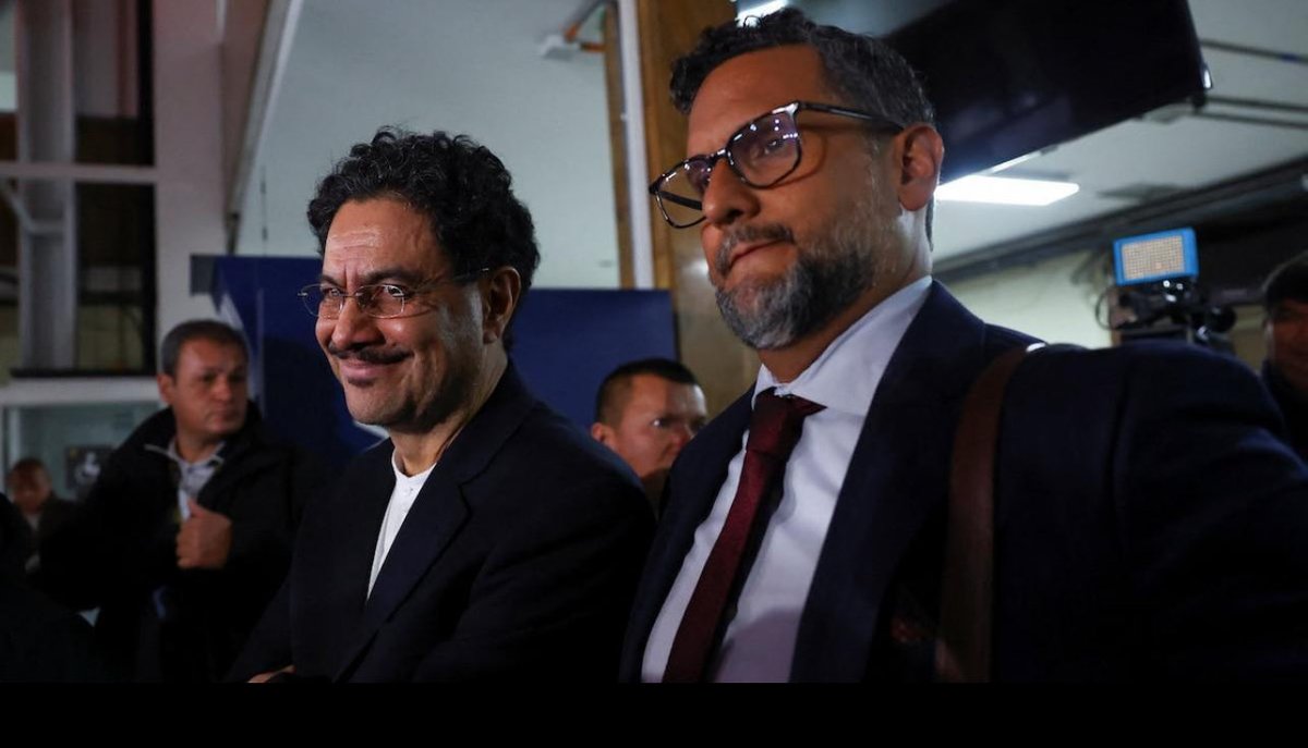 Miguel Angel Del Río Malo (@migueldelrioabg) on Twitter photo Admiro a Iván por su coherencia, estatura moral y por su lucha incansable por la justicia y la verdad. Quiero que sea el Presidente de Colombia. Abrazo hermano <a href="/IvanCepedaCast/">Iván Cepeda Castro</a> Admiro a Iván por su coherencia, estatura moral y por su lucha incansable por la justicia y la verdad. Quiero que sea el Presidente de Colombia. Abrazo hermano <a href="/IvanCepedaCast/">Iván Cepeda Castro</a>