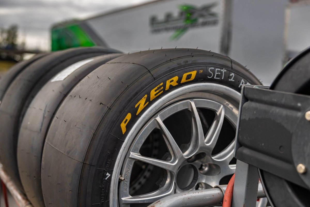 LuxPerformance's tweet image. Prepping the essentials, one set at a time! 🛞

#LuxPerformanceGroup