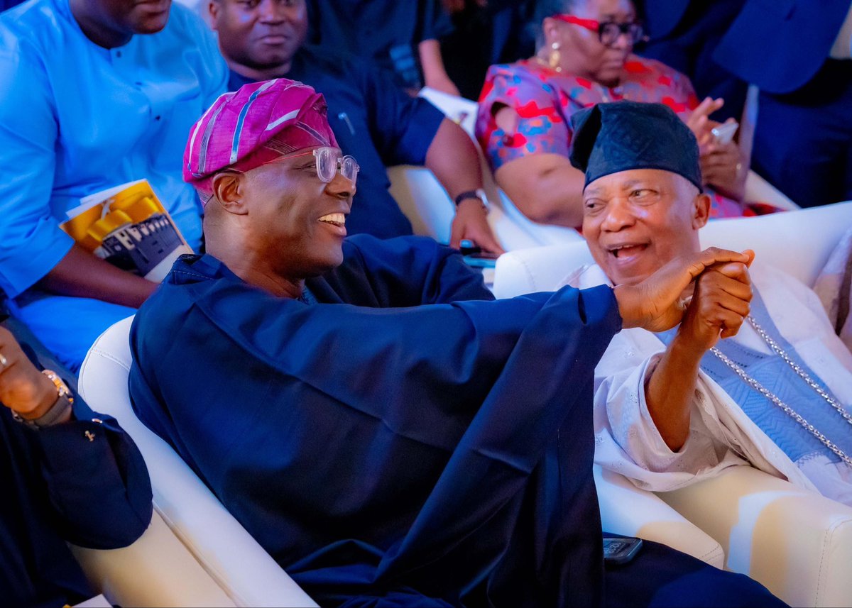 Today, I unveiled and commissioned the ultra-modern Kesington Adebukunola Adebutu Research Centre at the College of Medicine, University of Lagos, Idi-Araba.

I commend Sir Kesington Adebukunola Adebutu, a distinguished businessman and philanthropist, for his remarkable