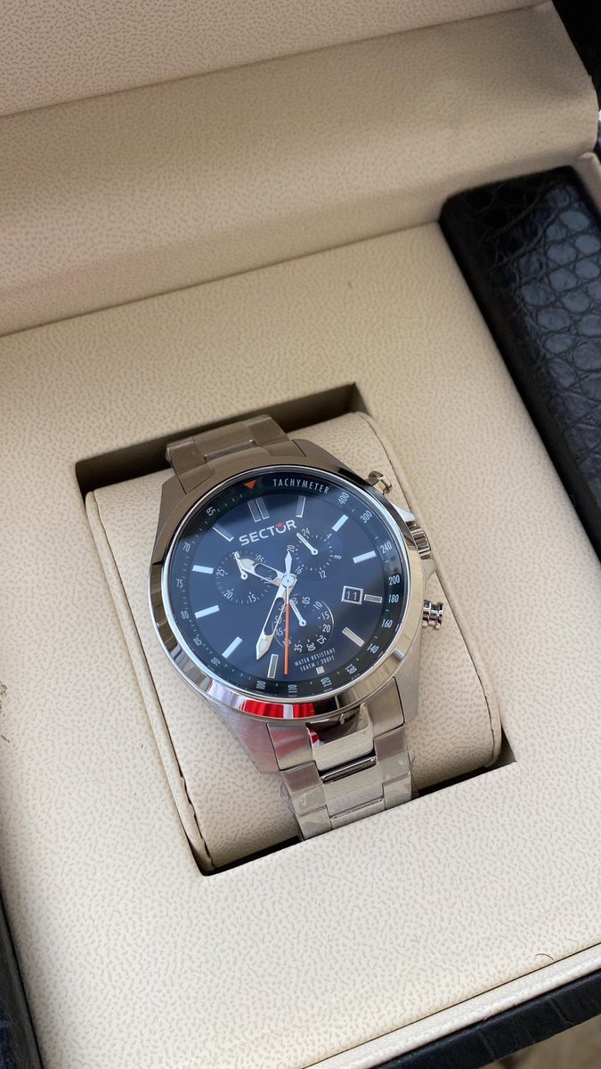 ummie_moh's tweet photo. SECTOR 
- 🏷️N140,000
- ⁠Anti-scratch Glass
- Stainless steel chain
- ⁠Comes with a package box
- ⁠Full water resistant

📍Kano (nationwide delivery)

Pleaser Retweet https://t.co/IkoEruMI80