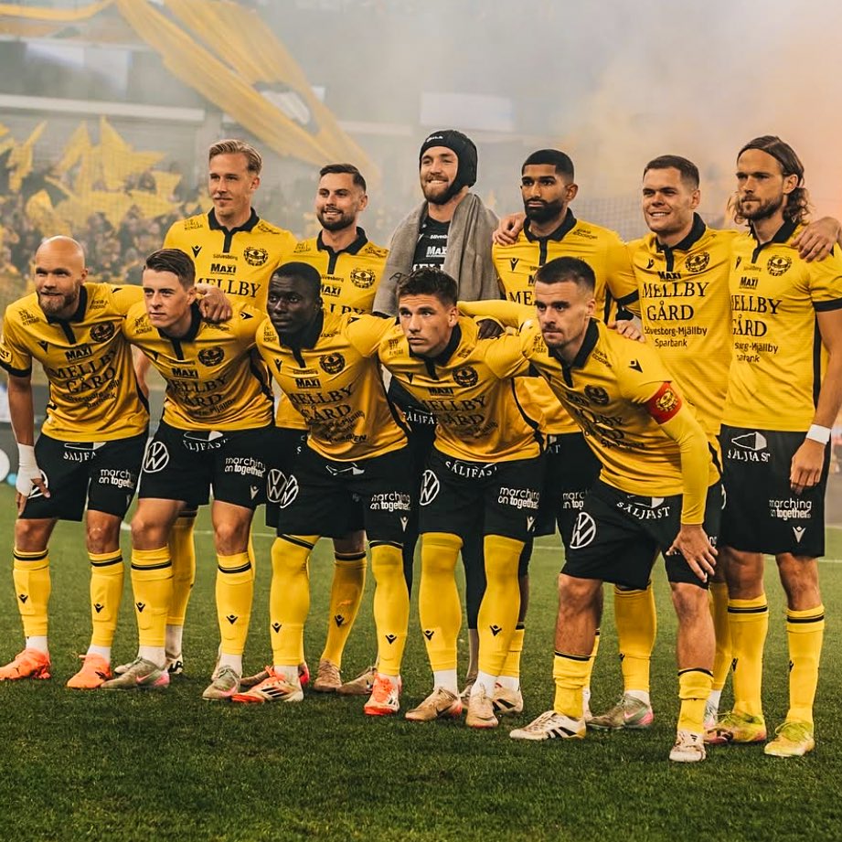 eurofootcom's tweet image. 🚨🇸🇪 𝐎𝐅𝐅𝐈𝐂𝐈𝐀𝐋 | Historic moment as Mjallby have WON the Swedish league! 🏆✅
They are based in a small fishing village which has a population of less than 1,500.
This is totally incredible! Huge congratulations to them. 👏