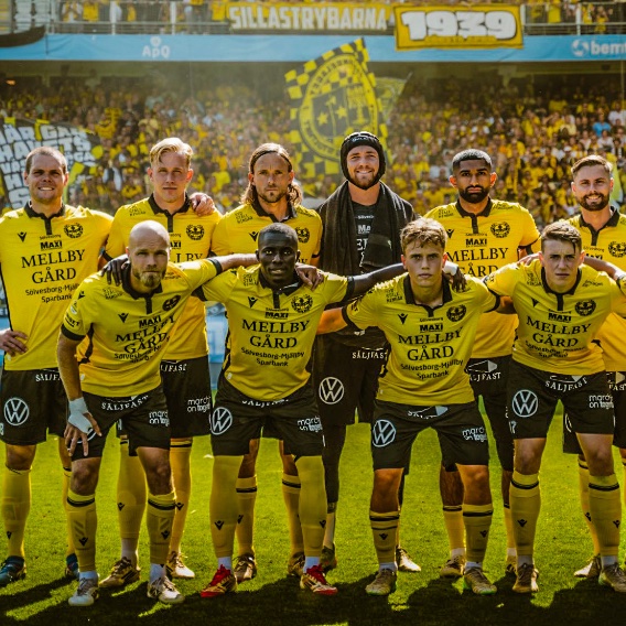 Mjällby are a Swedish club from a fishing village of 800 people. 🎣

They have just WON the Swedish League. 🇸🇪🏆

It is the FIRST title in their history.