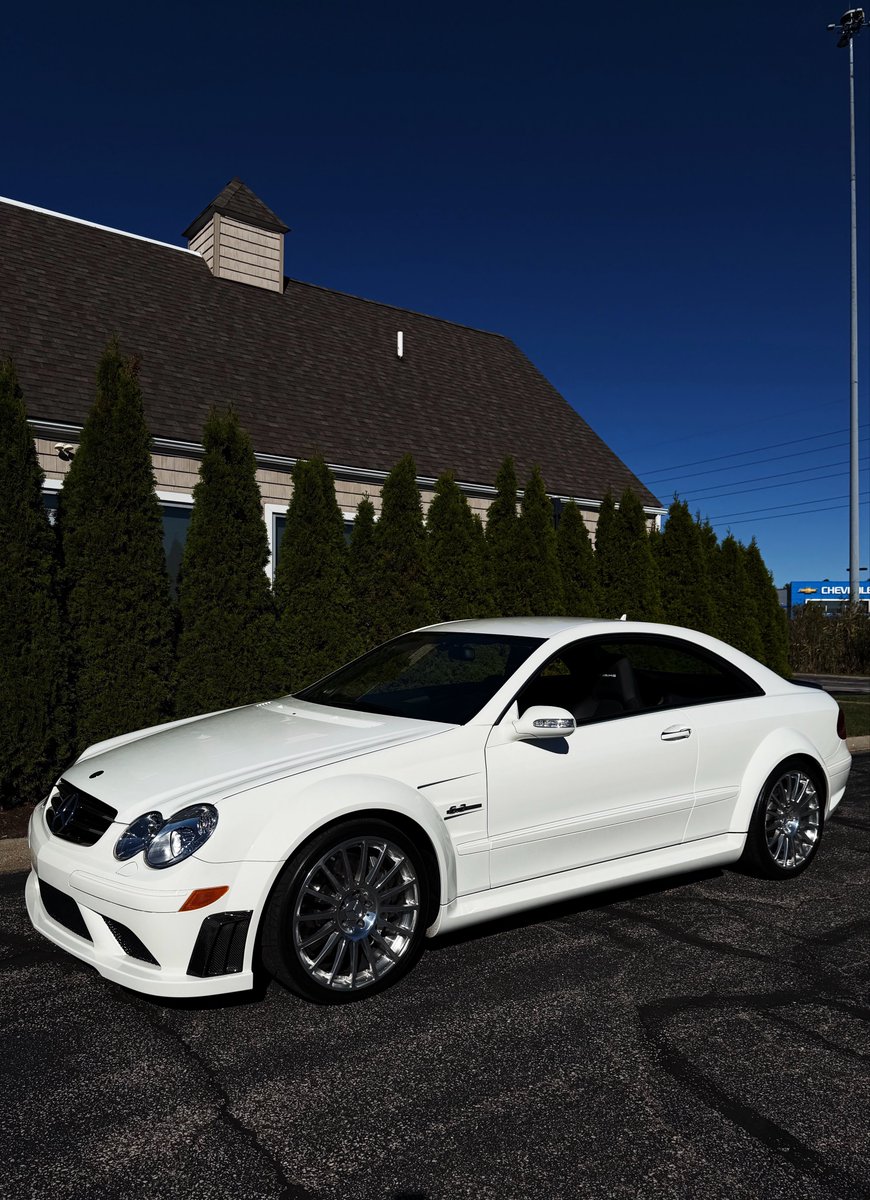 JoeW6_'s tweet image. An AMG unicorn: A white CLK63 Black Series 🏁