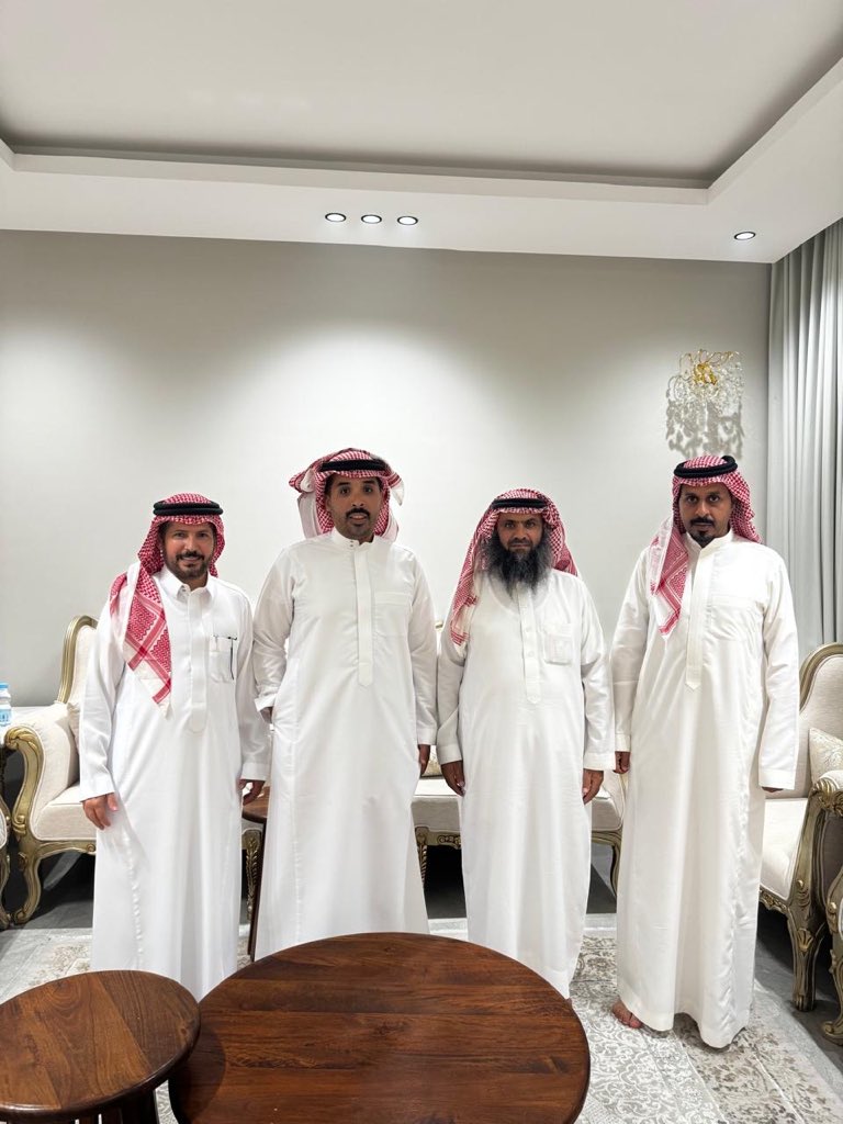 قامت لجنة المنطقة الشرقية الساعية
لــ #عتق_رقبتي_مقبل_ومرزوق_الصبحي
 بزيارة أبناء الشيخ سليمان بن عبيد الضبعاني
الذين رحبوا باللجنة،مبدين حرصهم على بذل الجهد في المساعي الخيّرة،والتكاتف والتعاون على البر والتقوى
معلنين عن تبرعهم بملغ وقدره (30000) ثلاثون الف ريال
جزاهم الله خير .