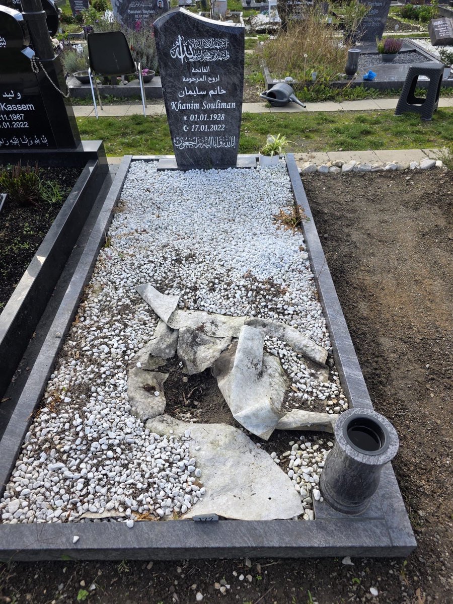 DursunBas's tweet photo. Ich verurteile den Angriff auf den muslimischen Friedhof in Essen aufs Schärfste.
Ein solcher Angriff auf Glauben und Werte ist ein Angriff auf unser gesellschaftliches Miteinander.
Unsere Einheit ist stärker als Hass und Rassismus.
#Essen #UID #UIDRuhr #DursunBaş #NoToRacism https://t.co/XxZovY5hPN