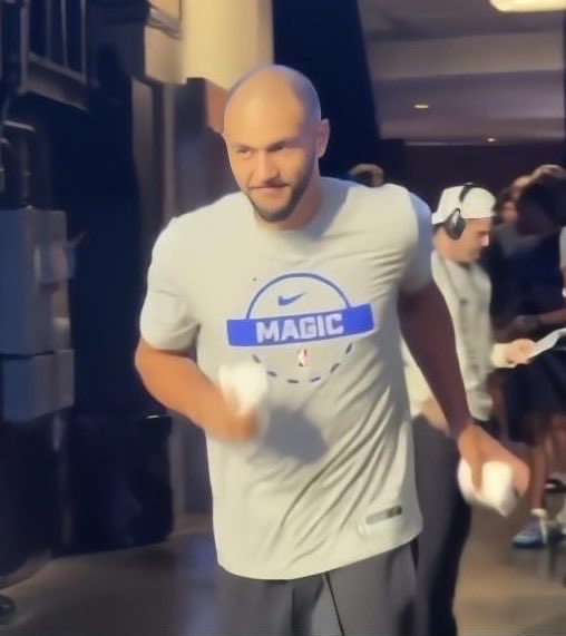 Bxnchero's tweet image. SCARY HOURS COMING SOON