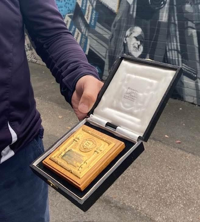 Following on from our successful Sir Tom Finney Tribute evening last week, one of the main speakers Ricky Heppolette has kindly donated his 1970-71 league champions plaque &amp; tankard to The Sir Tom Finney Soccer Centre!

A huge thank you to Ricky on behalf of all the players. 👏❤️