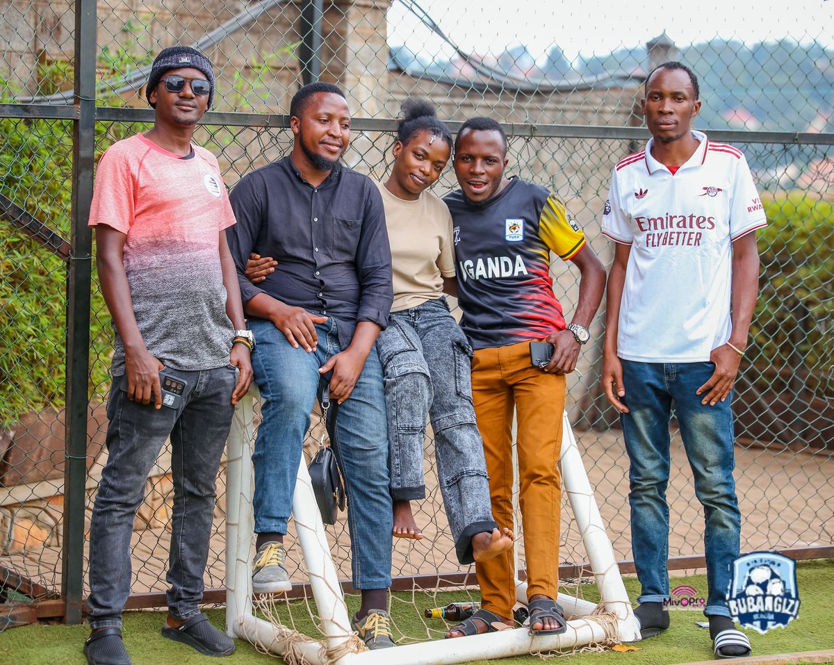 Mr Xander tweet media