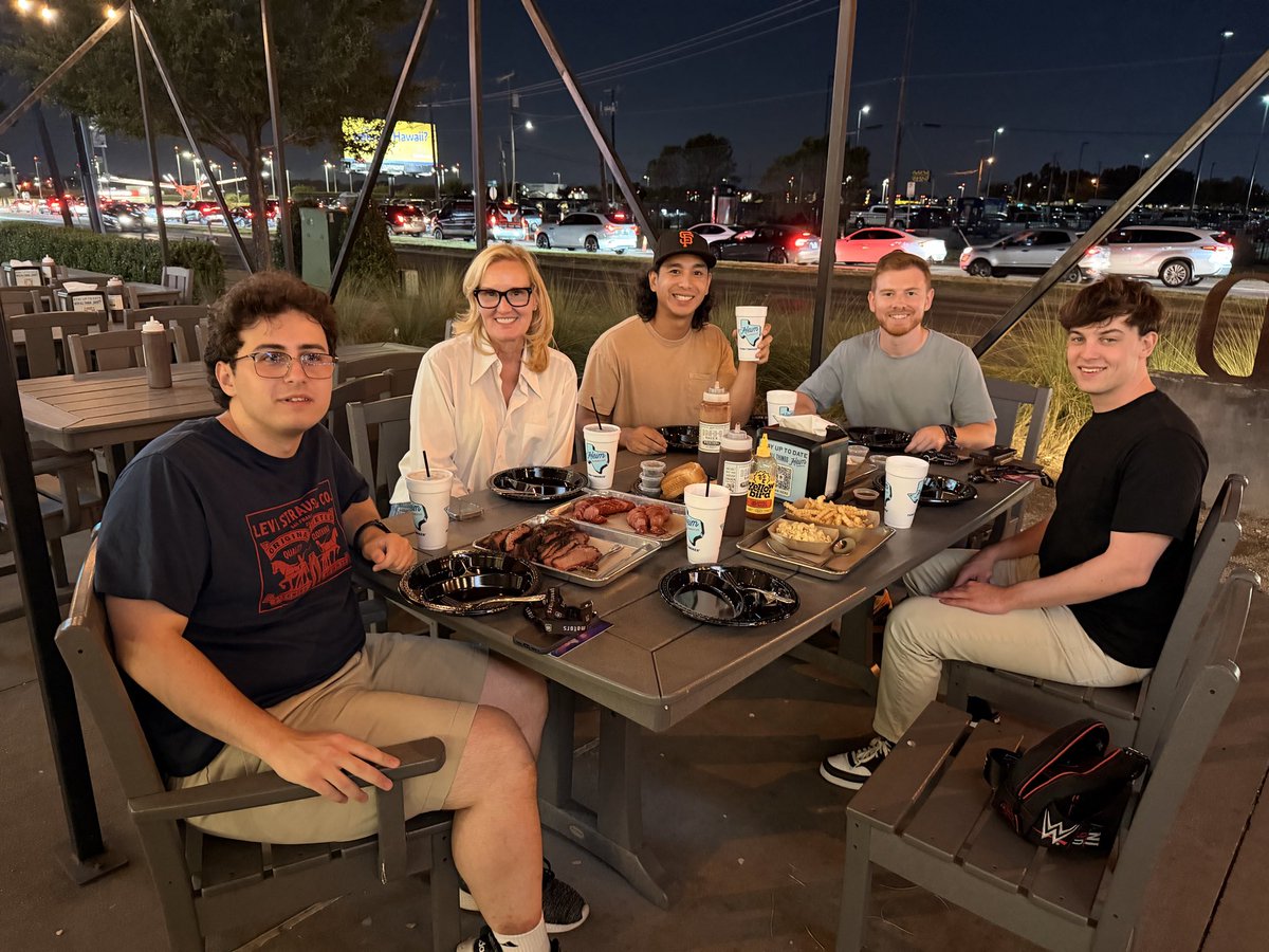 CCompassLA's tweet image. We had an incredible time at VidSummit 2025! A huge thanks to everyone who stopped by to chat, collaborate or just say hi! We’re excited to reconnect with everyone &amp;amp; continue building on the momentum. Let’s keep the convos going!
#VidSummit #CreatorEconomy #CreatorCompassLA