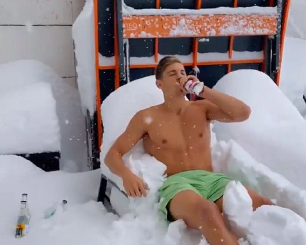 elwandis's tweet photo. Mientras tanto Marcos Llorente en el Jacuzzi del vestuario: https://t.co/UIWZrVXHEs