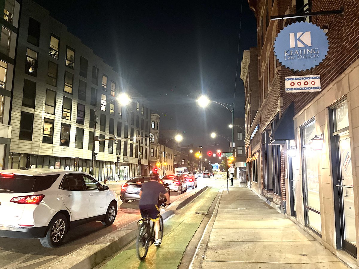 The upgrades to the Milwaukee Avenue protected lanes in River West make it safer and more convenient to visit <a href="/mikekeatinglaw/">Mike Keating | Injury Attorney</a>, one of our sponsors.
chi.streetsblog.org/2025/10/01/eye…