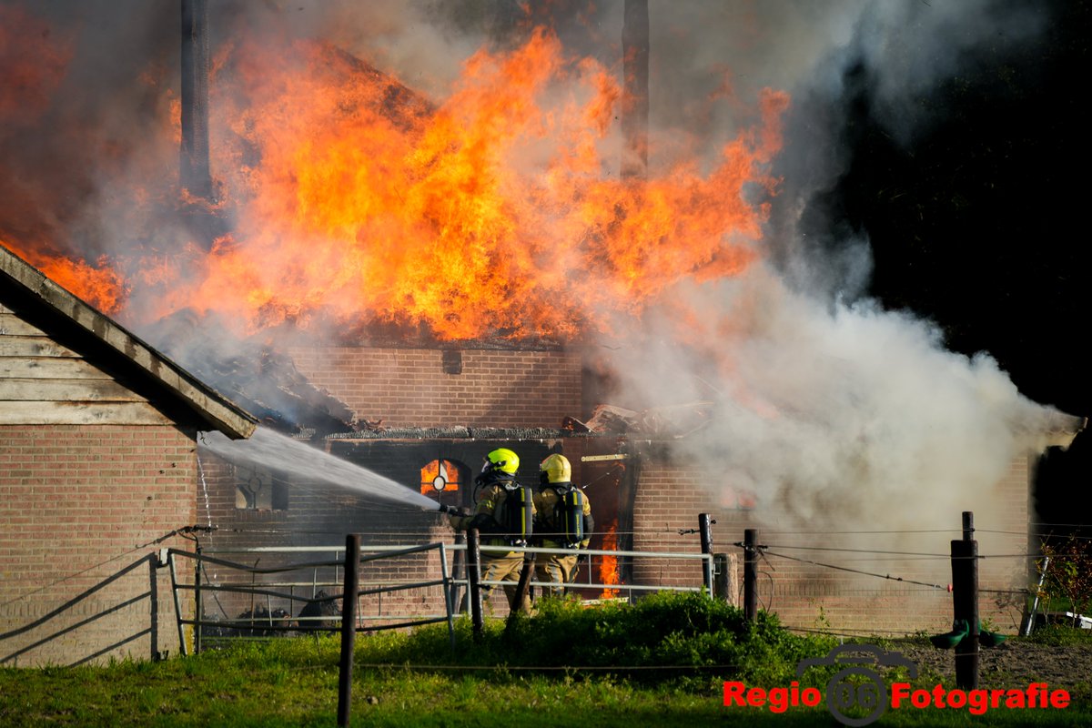 Uitslaande schuurbrand aan de Zonnenbergstraat in Wilp