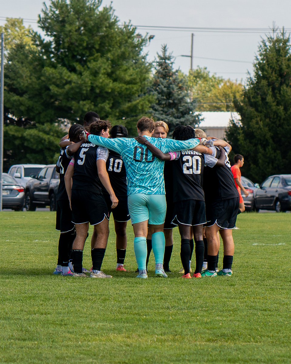 OwensCC's tweet photo. CONFERENCE CHAMPS!!! ๐๐ฅ
@OwensExpress Menโs Soccer has won the the OCCAC Championship and will start their postseason run against Terra State at 2 p.m. Tuesday, October 21!!!
Read more about menโs soccer postseason run โก๏ธ https://t.co/O9vC2Tkk5K
#LetsGoExpress https://t.co/jYNb74EcLn