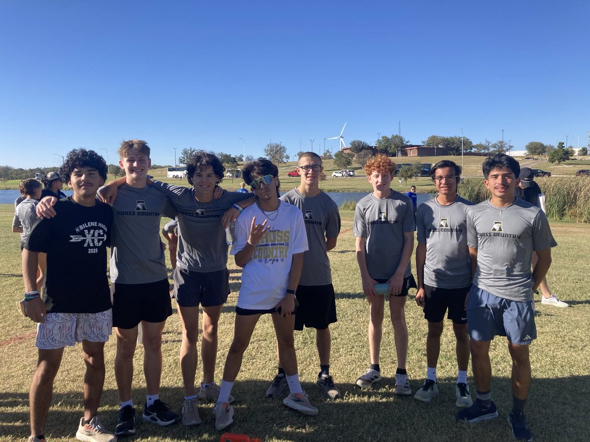 The Eagles put up a fight at regionals. Almost every athlete ran a PR on this course! They had a great season, unfortunately it stops at Regionals.  Thank you parents for your support all season. Thank you to the athletes for your hard work and dedication🦅🦅🦅