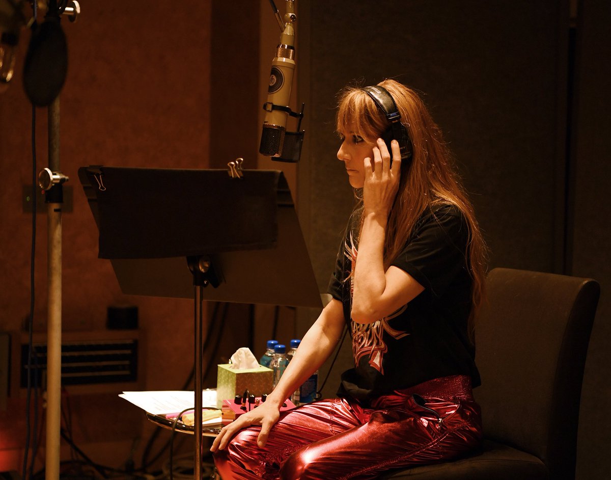 celinedion's tweet image. Serving vocals and effortless vibes. Who knew hitting high notes could look this easy? 😌🎵

📸: Denise Truscello [September, 2018]