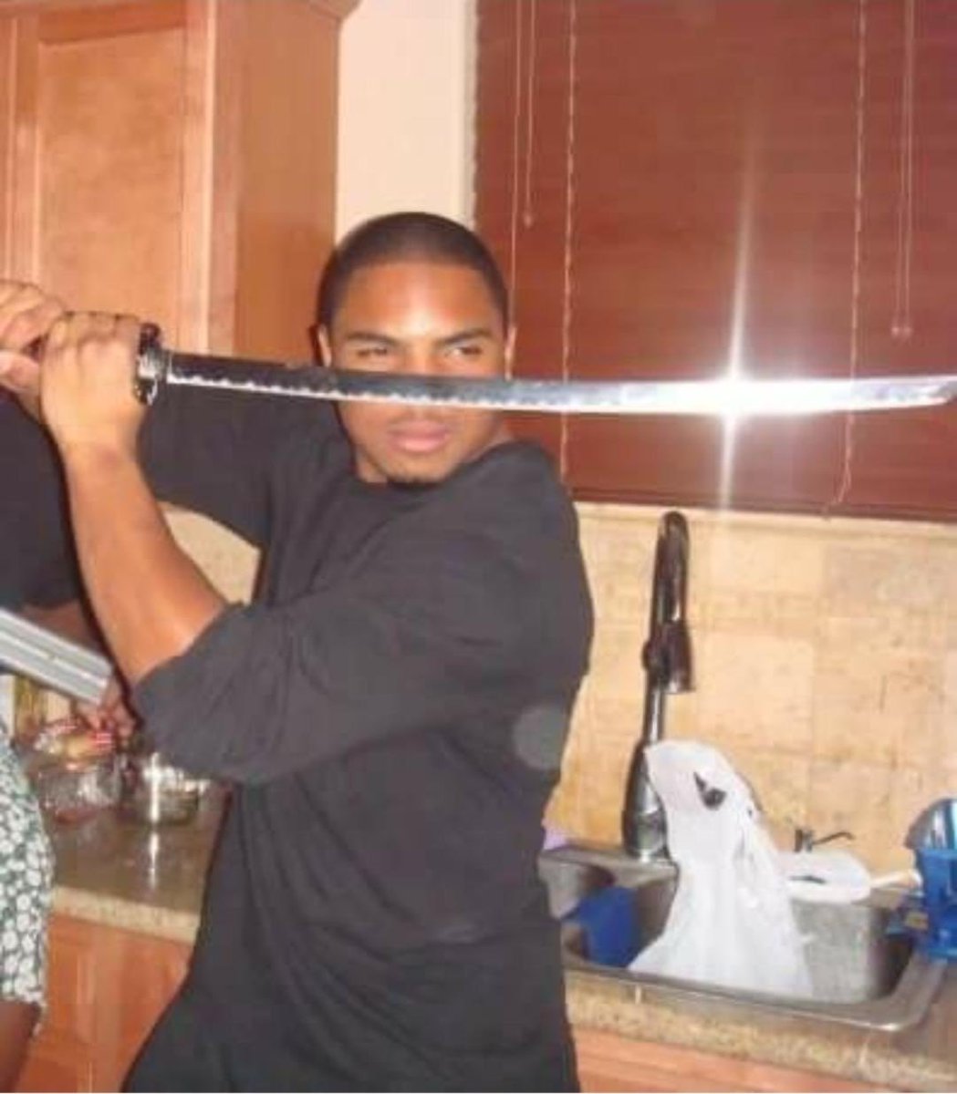 StackBackpack's tweet image. Not just a transcendently talented running back and dancer, but...remember when planking was a thing? Doug Martin did it on a brick wall once. Also, here's at least one other data point to suggest he might have actually been a ninja.