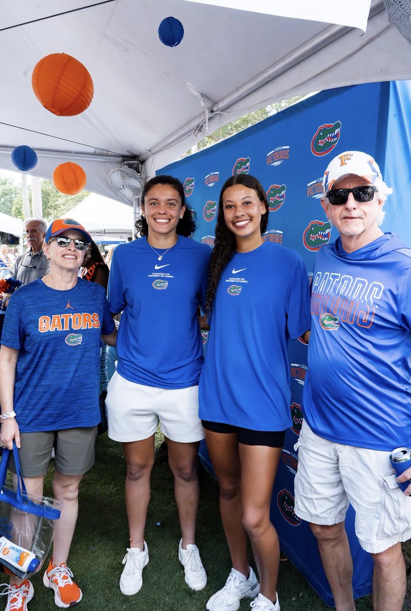 Barnes15Skye's tweet photo. I had a great time meeting everyone at the Florida Victorious tailgate last weekend. Become a Florida Victorious member to join the next tailgate! https://t.co/GeLJMtCfXi @Fl_Victorious #FloridaVictorious https://t.co/BLs2qdCPj7