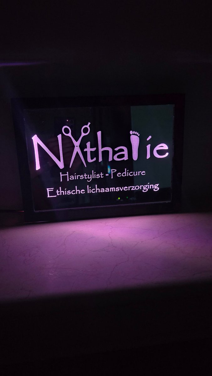 Engraved mirror and 3D printed frame with led light in. 
#3d #3dprinting #3dprint #engraving