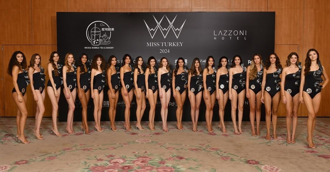 Links: Miss Germany Wahl
Rechts: Miss Türkei Wahl

Wer zählt die Kopftücher?

Wir laufen da echt in ein Riesen Problem rein, wenn wir die radikalste Auslegung des Islams hier so abfeiern. 

Das Zeitalter der bräsigen Gleichgültigkeit a la "Polenz/Merkel" muss beendet werden.