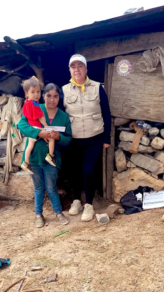 Las #BrigadasGuanajuato siguen trabajando para llegar a las comunidades de #SanJoaquín y #Cadereyta en el estado de Querétaro. 🥾🦺🎒
Gracias a nuestros #ServidoresDeLaNación las familias afectadas podrán recibir el apoyo del Plan Integral de Apoyo a los Afectados. 💪🌧️