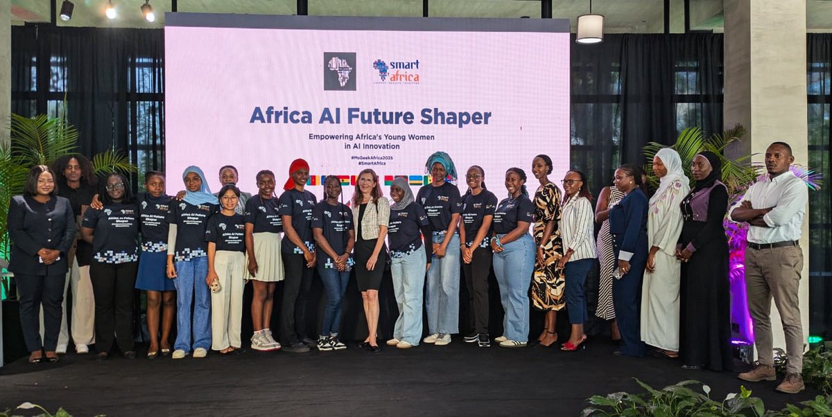 GermanyinRwanda's tweet photo. 🤝 Inspiring exchange with the German Ambassador at the #MsGeekAfrica2025 finals in Kigali! Young women from across Africa pitched tech solutions for social and economic challenges — shaping Africa’s digital future. 💡🌍 #WomenInTech https://t.co/Fr2QjDeSR4