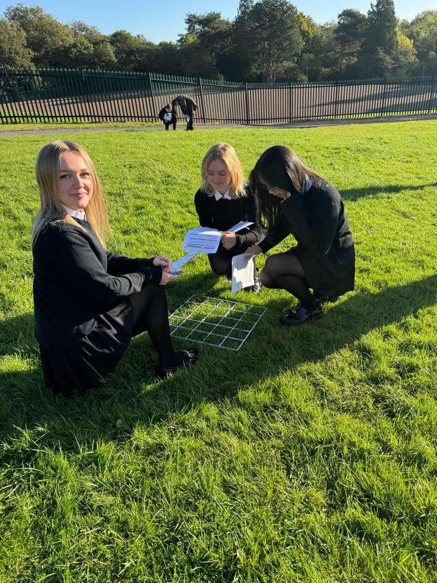 CHS_Science_1's tweet image. Year 11 made the most of some good weather before the rain set in, using quadrats to investigate how organisms are distributed across different areas. 
Hands-on science, fresh air, and data collection in action! 💚🔬🌱