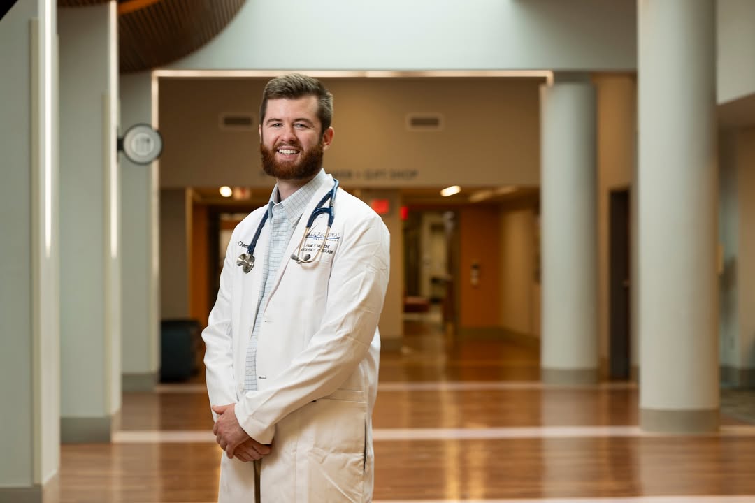 Growing up in Watkinsville, Georgia, just outside of Athens, Chip Chambers knew two things: He wanted to attend the University of Georgia, where he’d become a third-generation Bulldog, and he wanted to be a doctor.
t.uga.edu/47y6L50